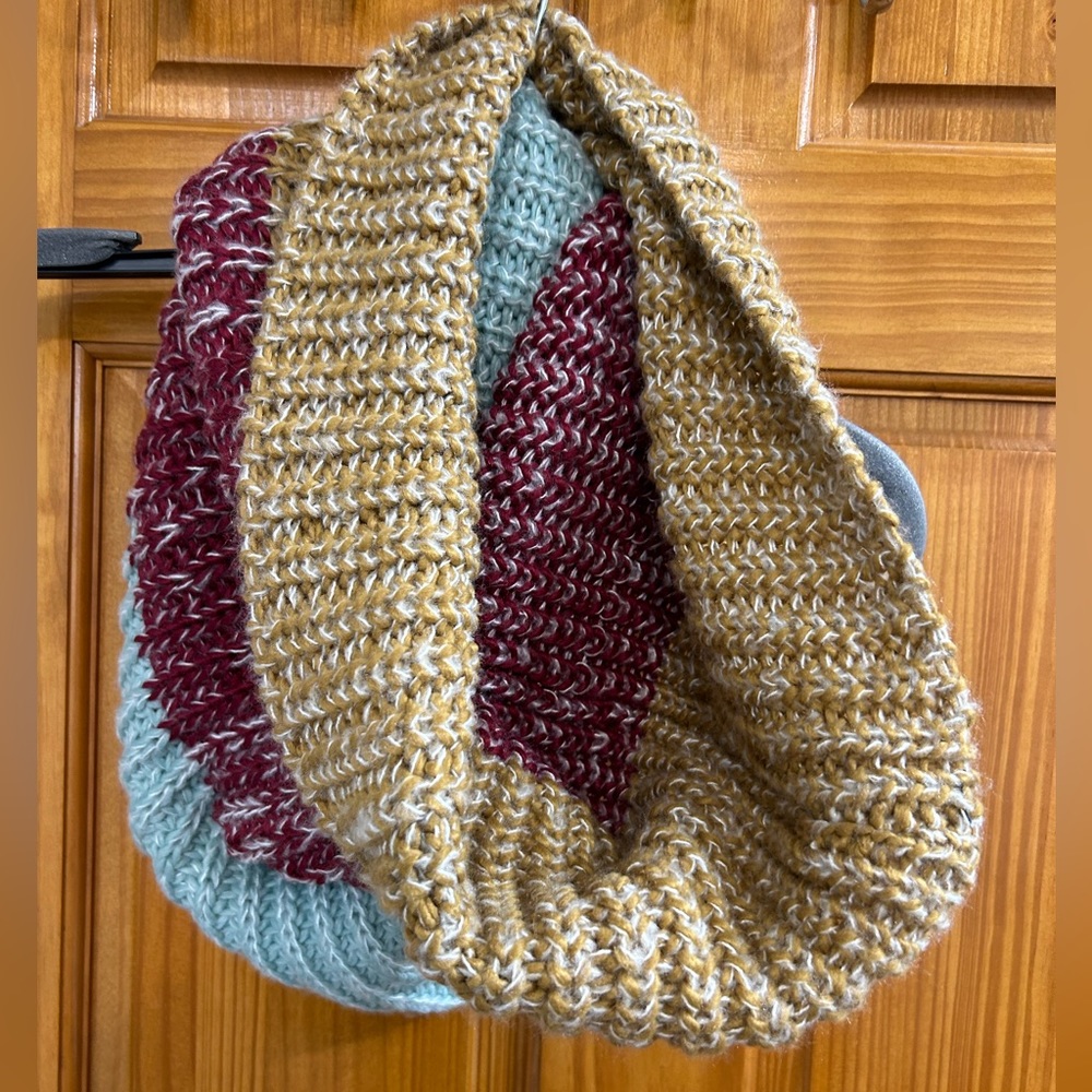 Look, women’s cowl scarf